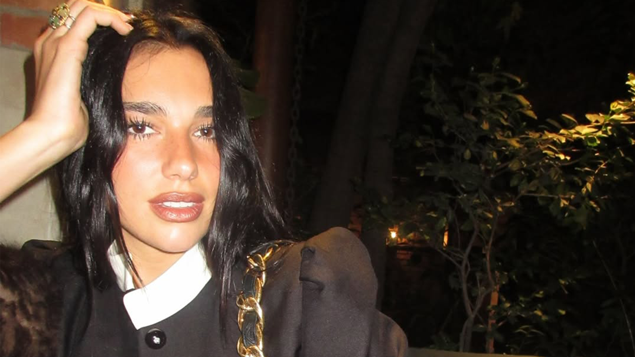 Dua Lipa: Jégkirálynő Kim Kardashian csillogó miniruhájában!