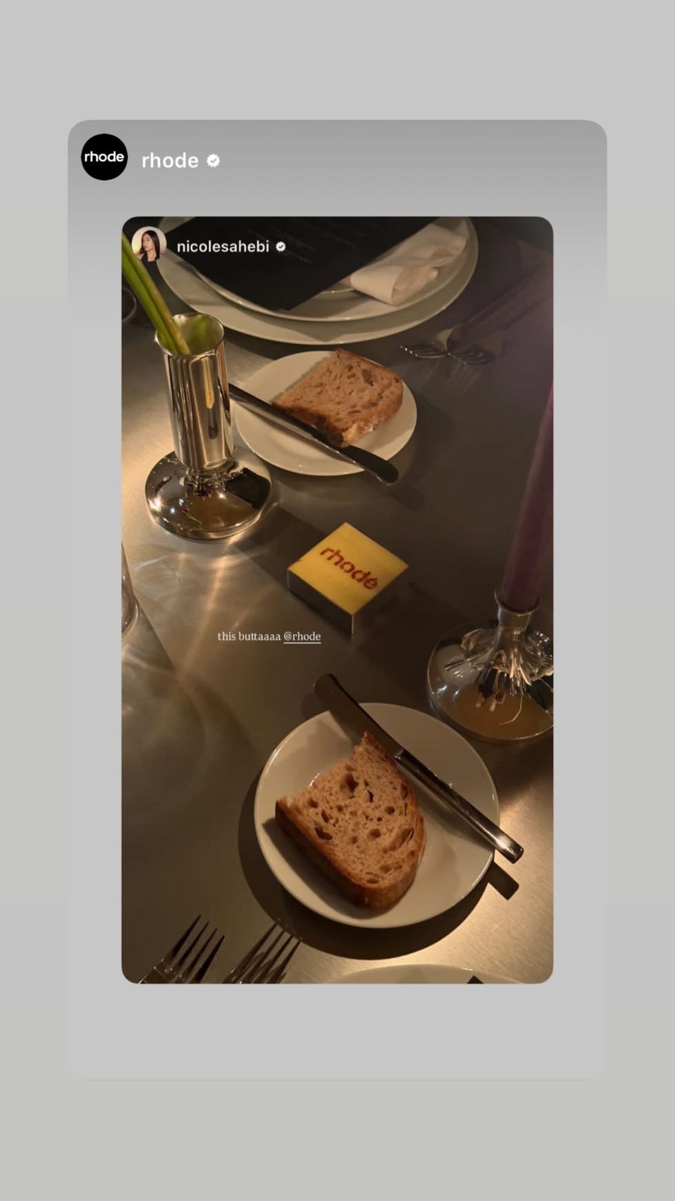 Hailey Bieber 29. születésnapját egy vintage Versace felsőben ünnepli!