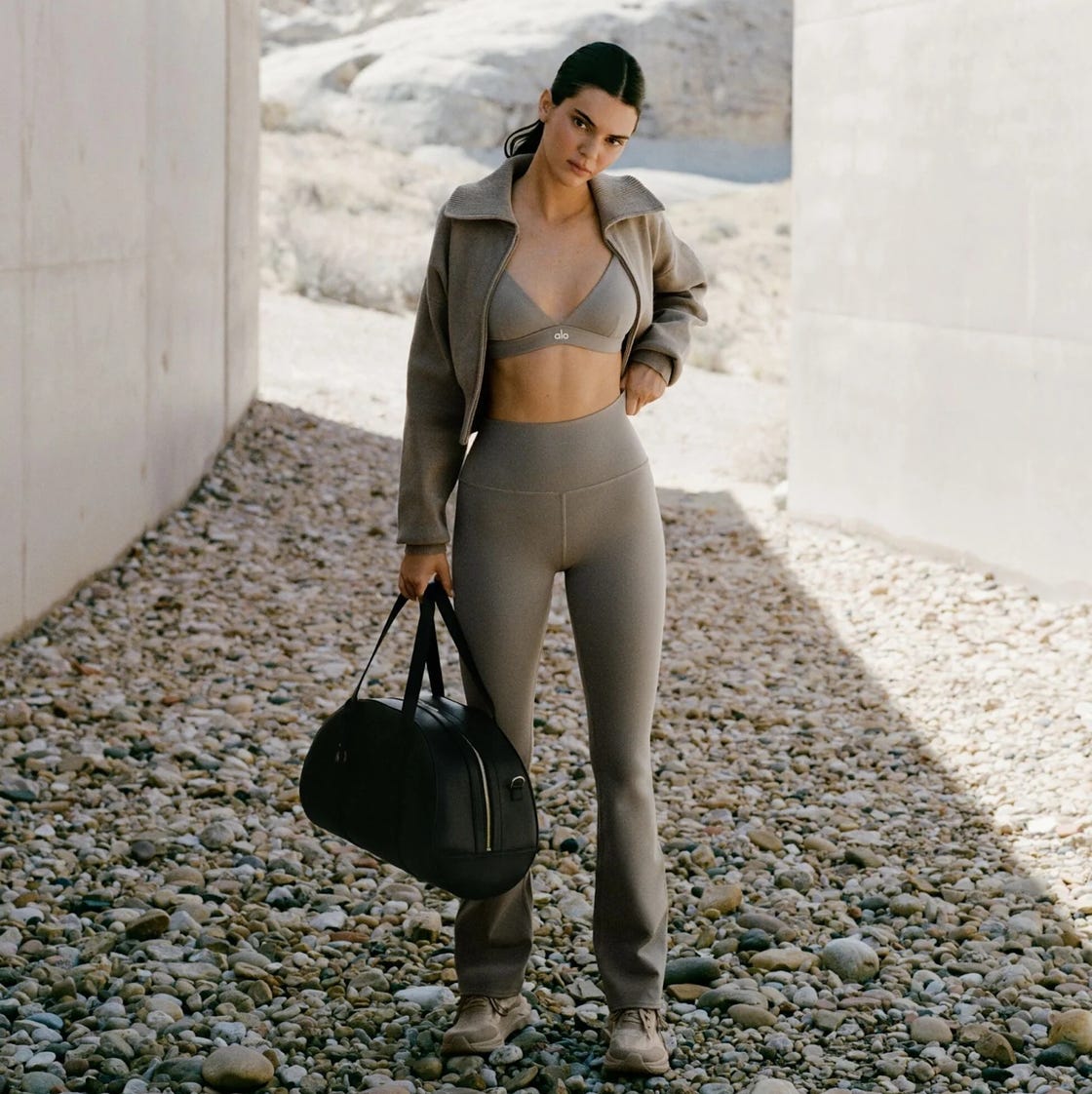 Alo Black Friday: Celebek kedvenc sportruháival vár!