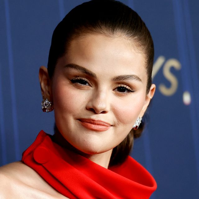 Halsey '90-es évekbeli nyaralás hangulatú manikűrje!