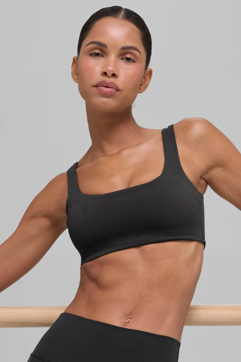 Alo Black Friday: Celebek kedvenc sportruháival vár!