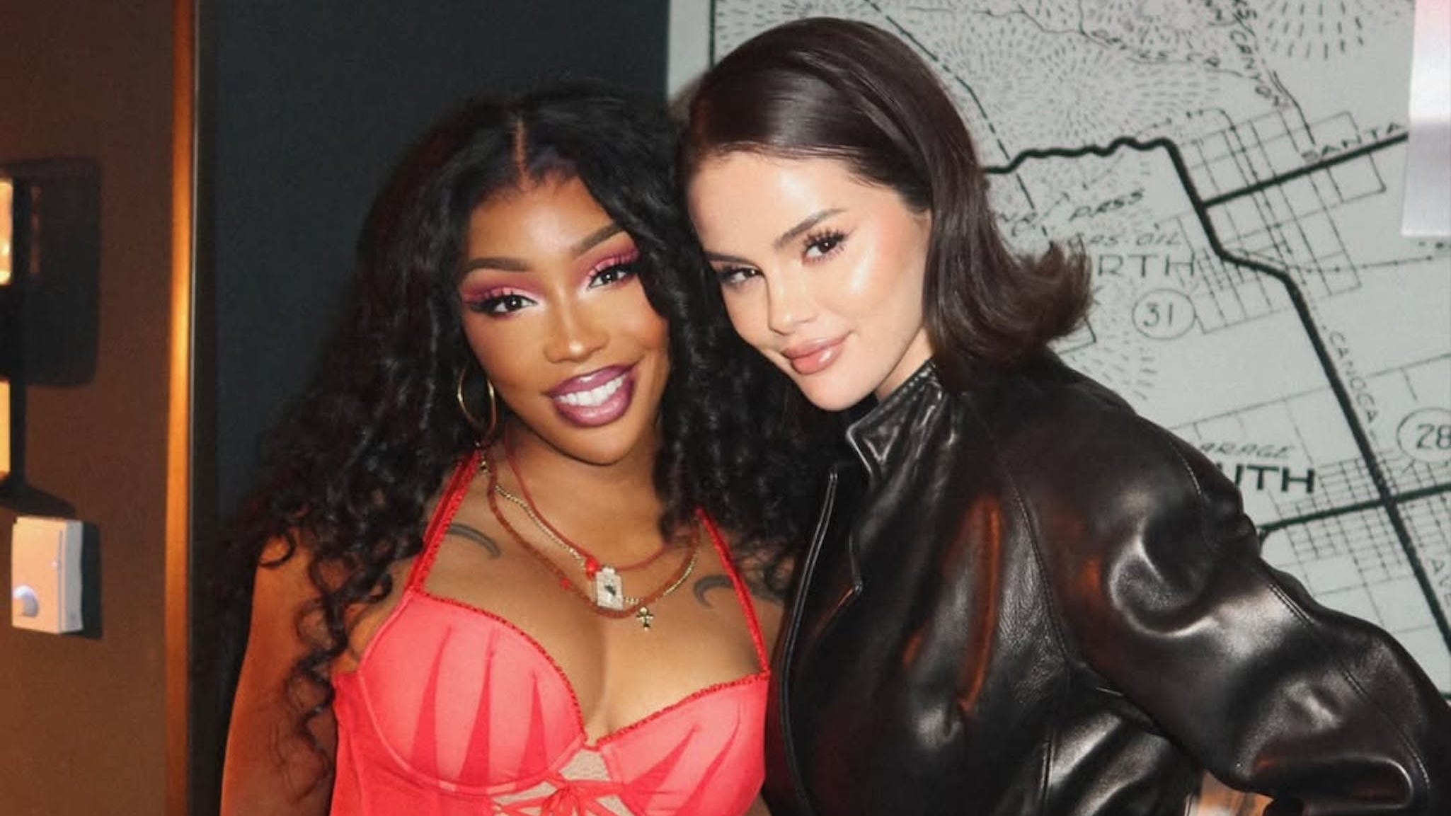 Selena Gomez és SZA: Lánybúcsú Sabrina Carpenter koncertjén!