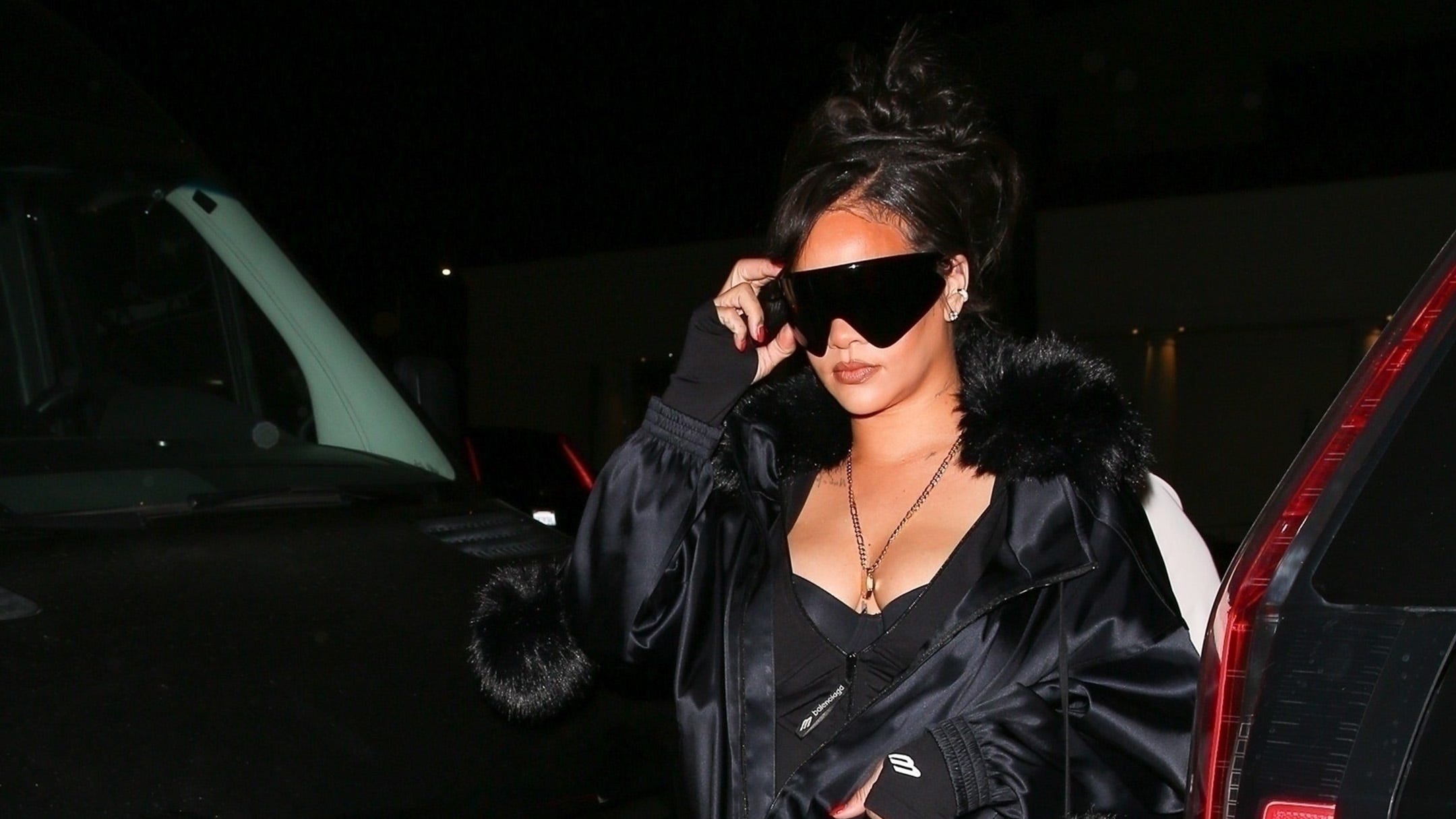 Rihanna pom pom zip-upban kápráztatott Jay-Z buliján!