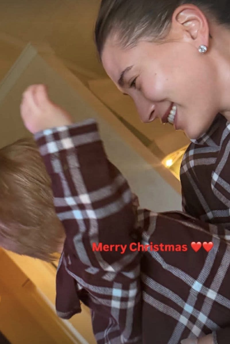 Bieber Hailey és Baby Jack: Aranyos ünnepi pizsamák!