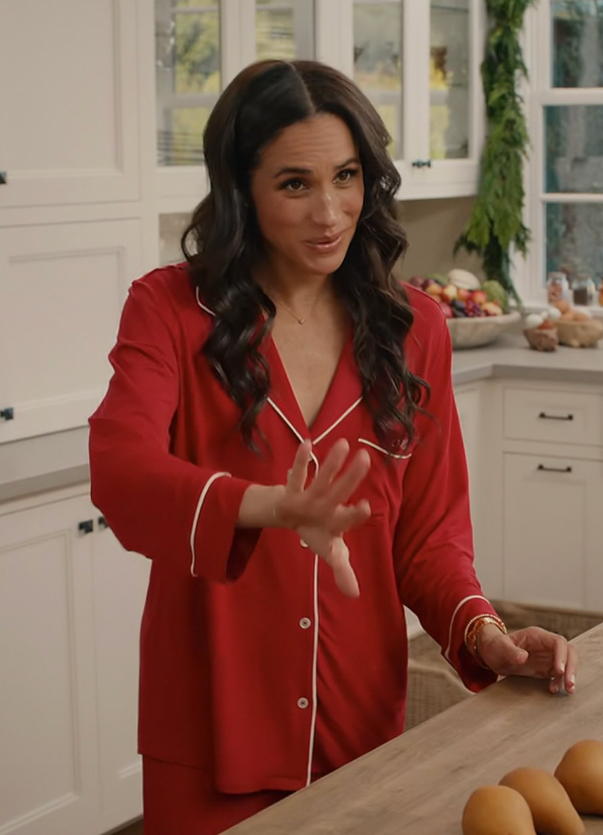 Hercegné Meghan piros pizsamában kápráztatja el a lányokat!