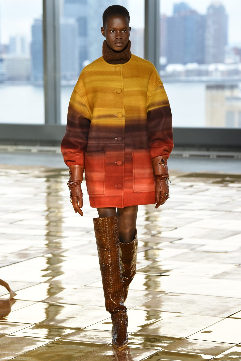 Taylor Swift születésnapi hétvégéje: Chiefs-meccs és ünnepi kabát!