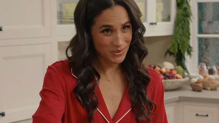 Hercegné Meghan piros pizsamában kápráztatja el a lányokat!