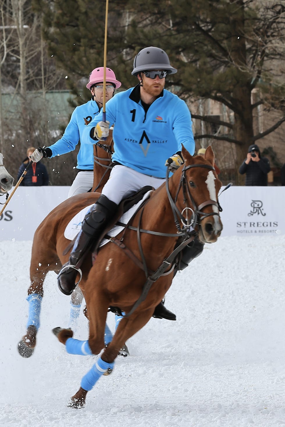 Harry herceg meglepetés hópolomérkőzéssel indítja a szezont!