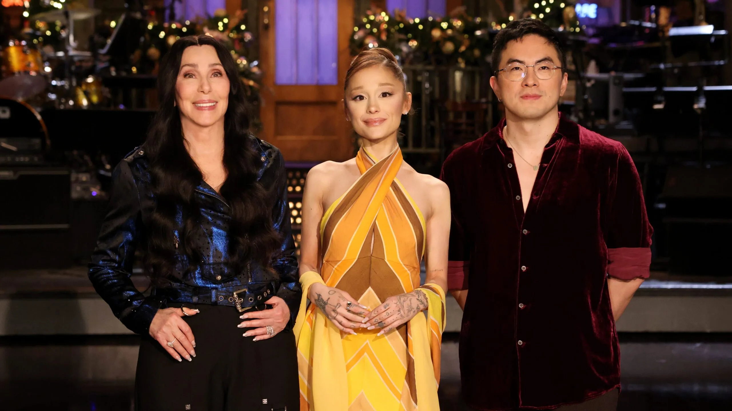 Ariana Grande visszahozza a ’70-es éveket Bob Mackie ruhájában!