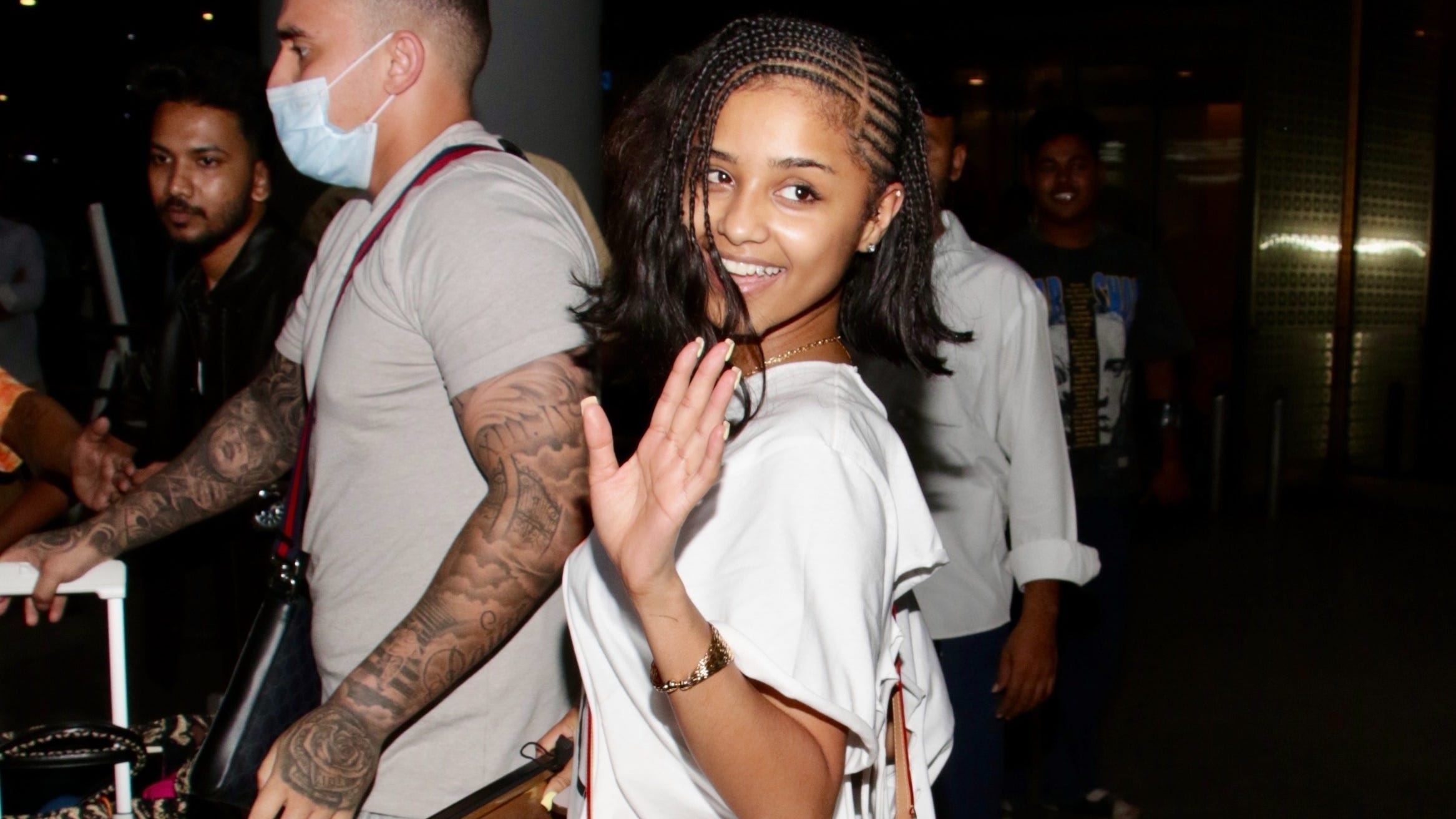 Tyla: Y2K inspirált repülős outfitje, ami felpörget!