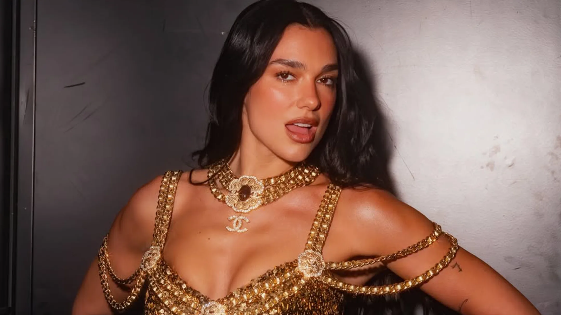 Latin-amerikai zenei tiszteletadás Dua Lipa turnéján!