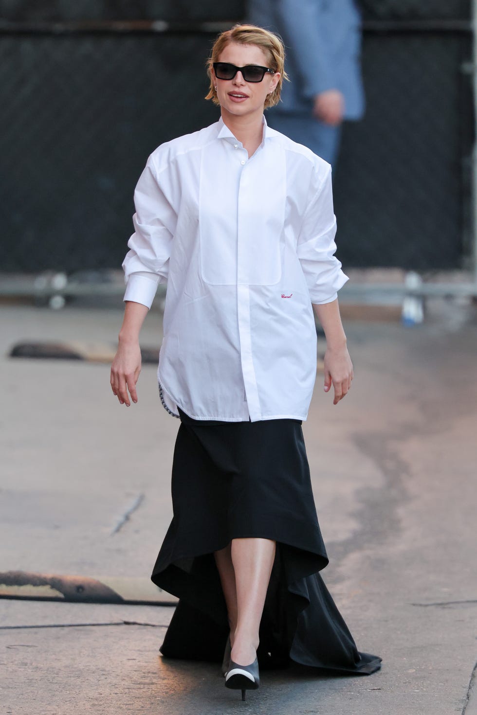 Chanel Gombos Ing: Jessie Buckley Logó Játékos Stílusa!