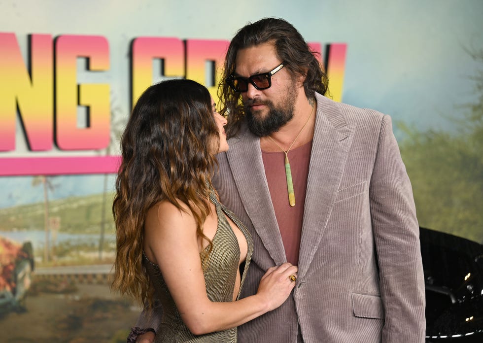 Jason Momoa és Adria Arjona: Színes és romantikus vörös szőnyeg!