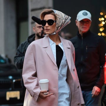 Trench kabátokkal és denimmel: Zoë Kravitz és Harry Styles divatpáros!