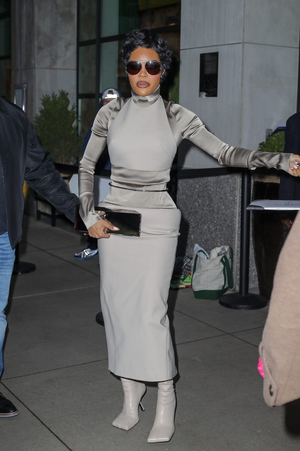 Teyana Taylor: Mugler hippadokban és zongoraból készült ruha!