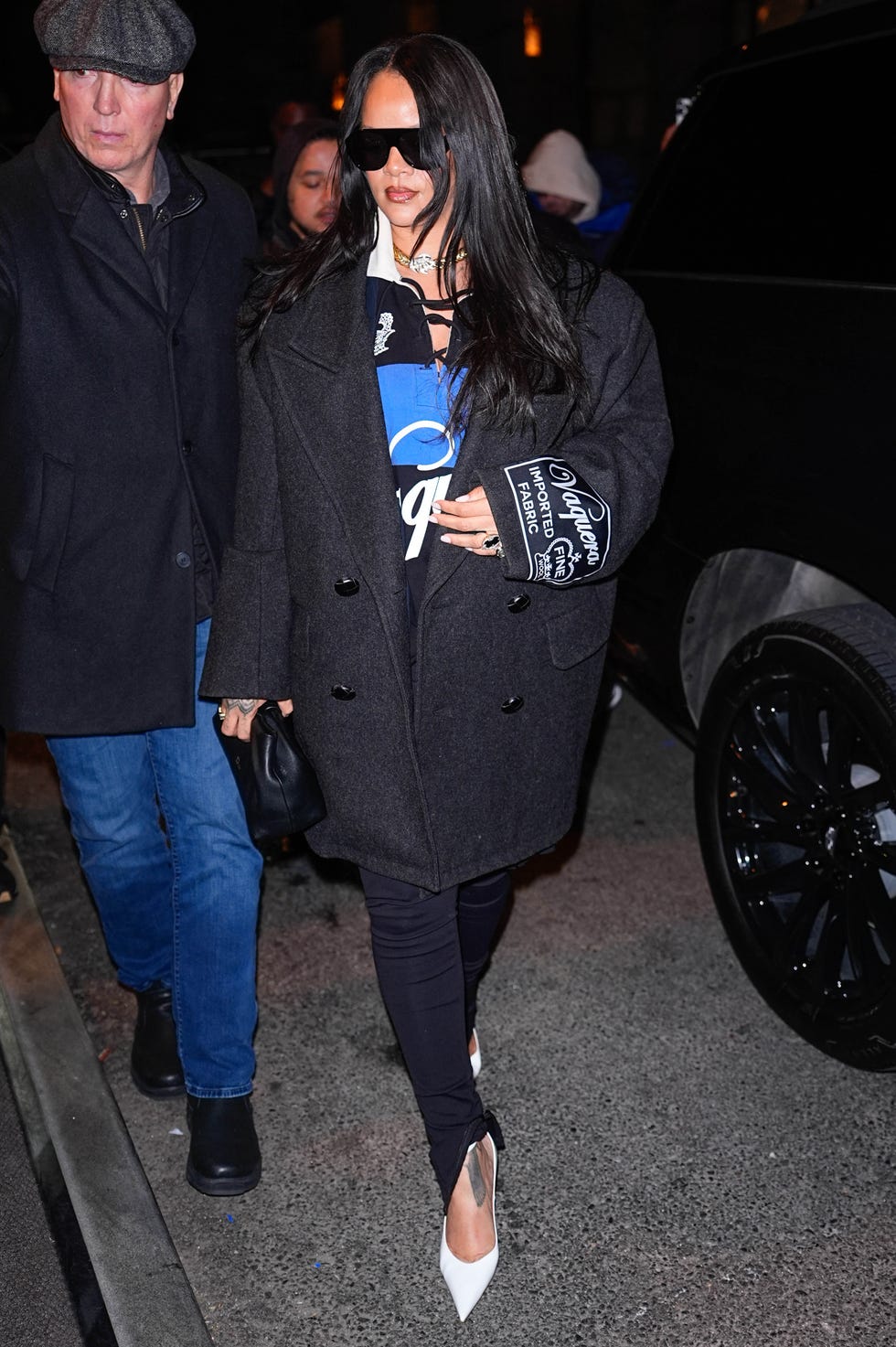 Rihanna stílusos hétvégéje: bőr csizma, rugby póló és Prada!