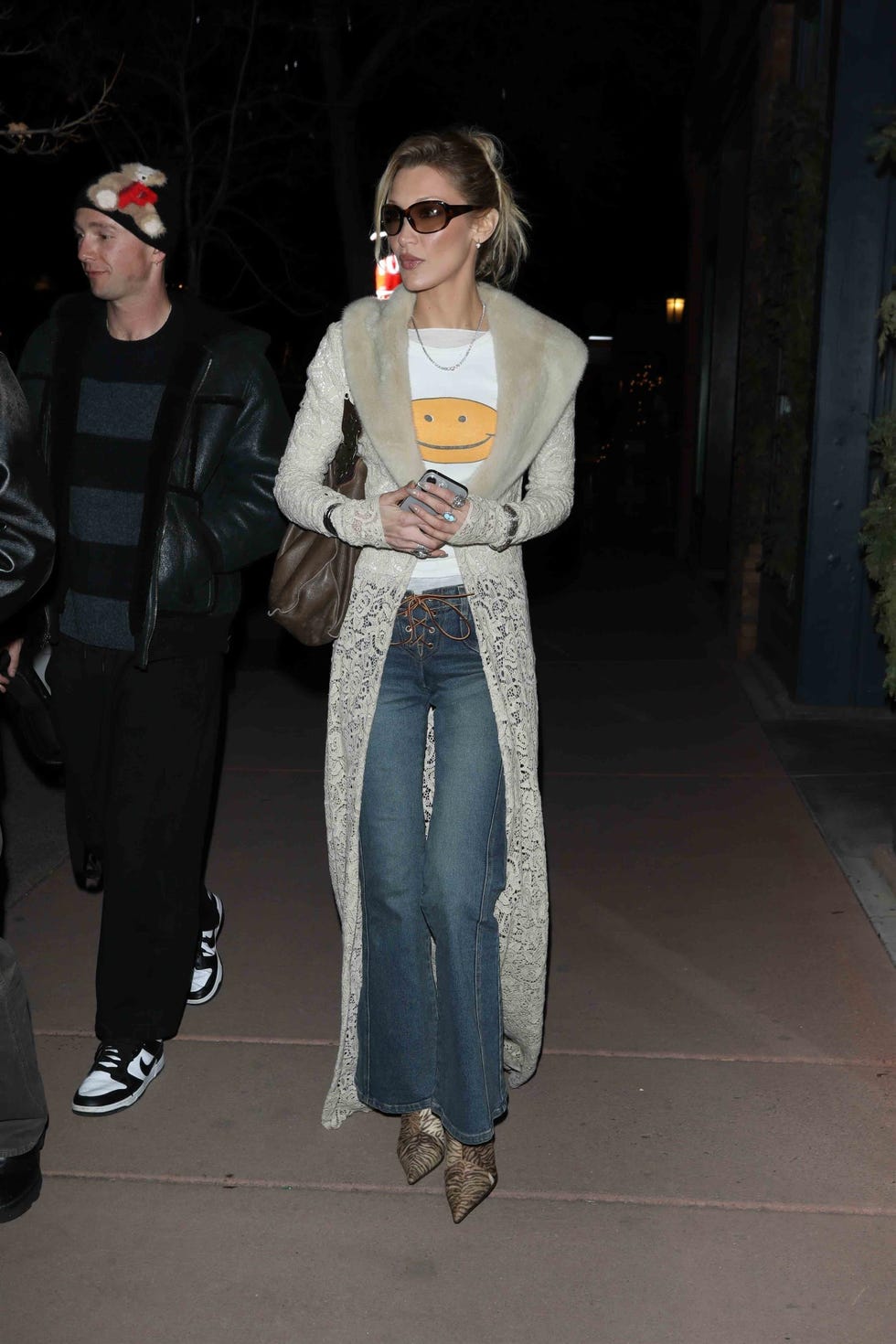 Bella Hadid: Visszatérés a 2000-es évek stílusához!