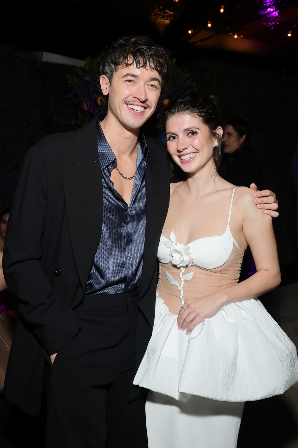 Emily Bader ünnepli a nyaralás alatt megismert embereket!