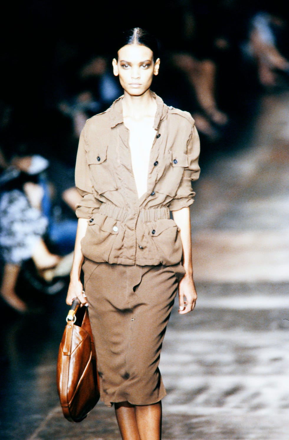 Mombasa Táska: Saint Laurent újra divatba hozza!