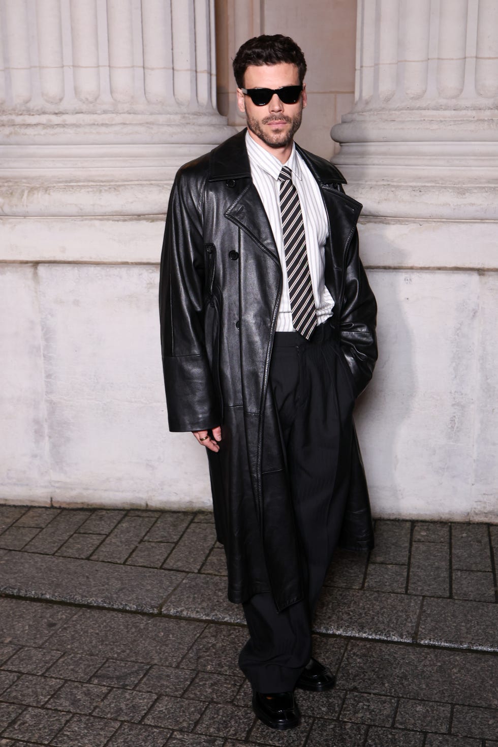 Felpörgetett Rivalizálás: A Fiúk Sikkje Saint Laurent-ben!