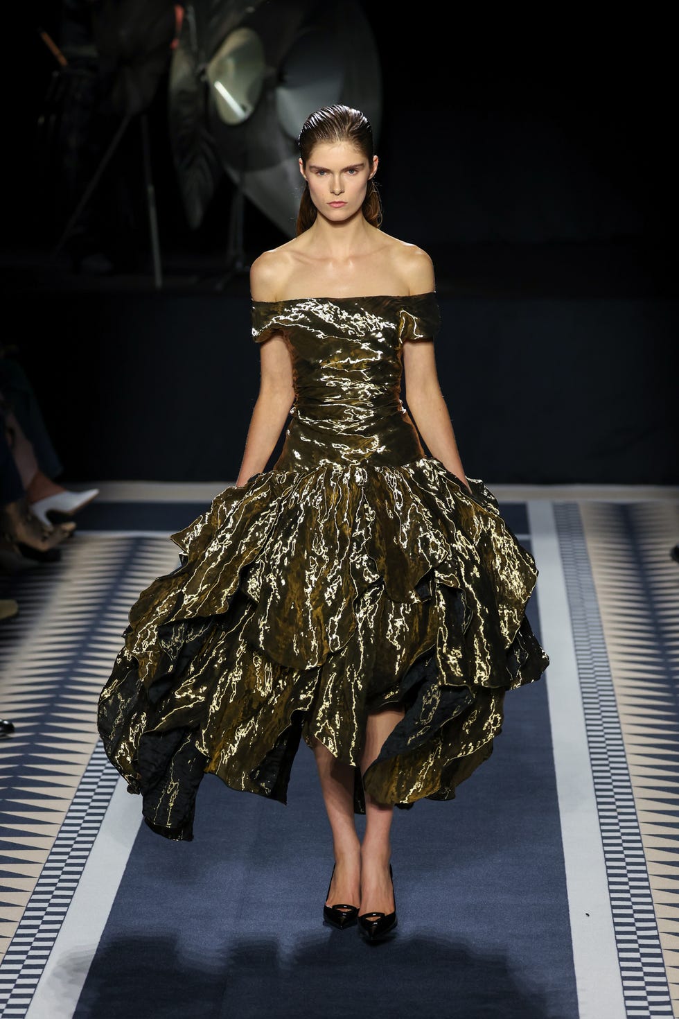 Olivia Dean: Újév, lenyűgöző Lanvin ruha és csillogó előadás!