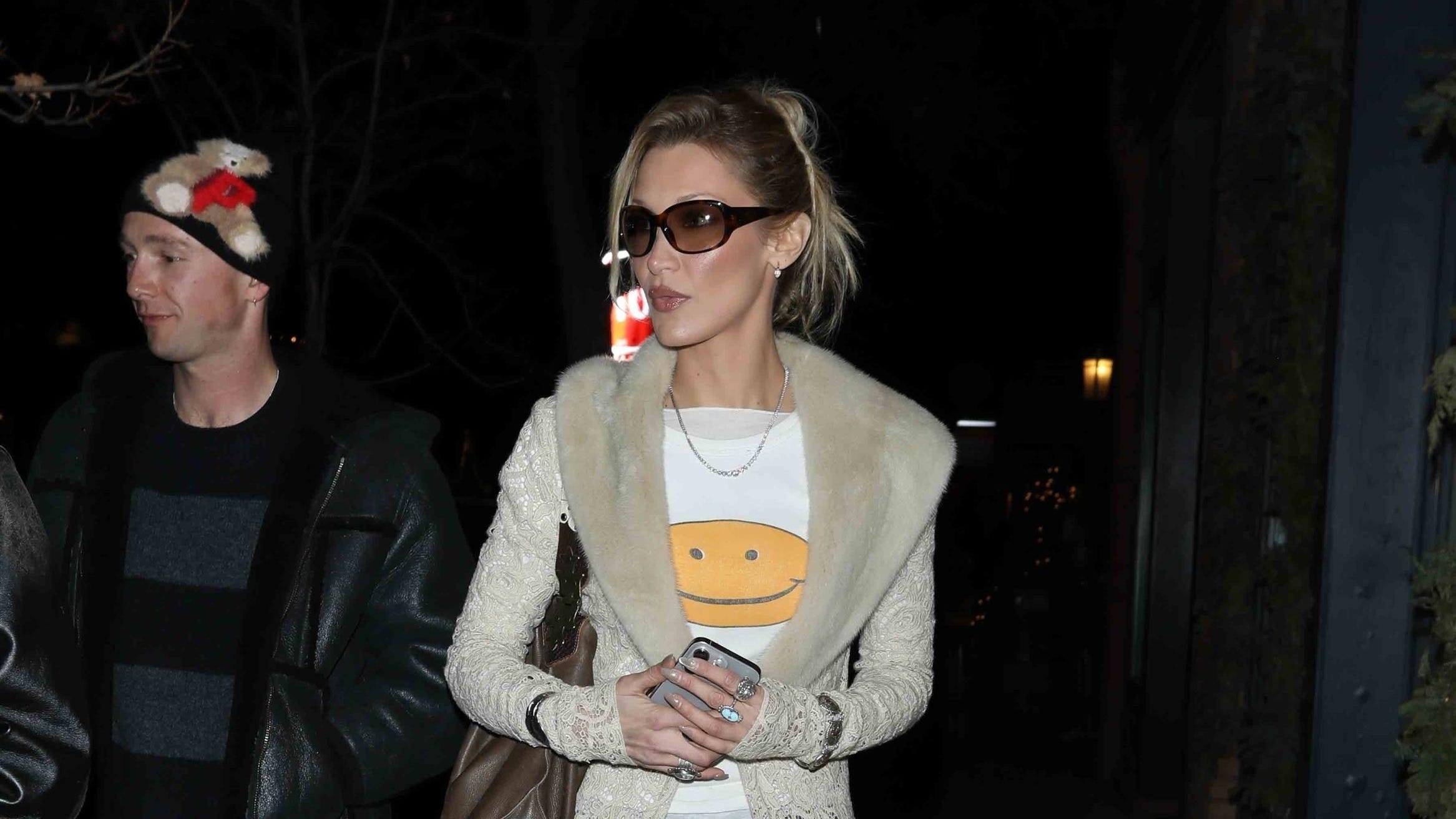 Bella Hadid: Visszatérés a 2000-es évek stílusához!