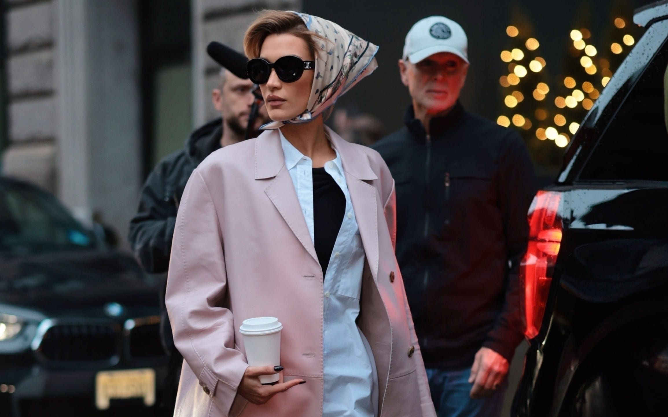 Bella Hadid felfedezte a legújabb retro fejfedő trendet!