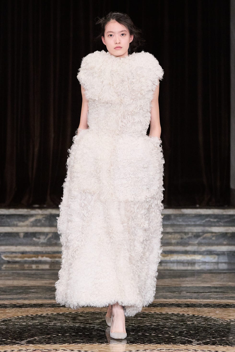 Georgiai tervező: Hagyományos szőnyegek ruhává válnak!