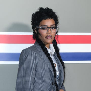 Kendall Jenner újraértelmezi a klasszikus trench kabátot!