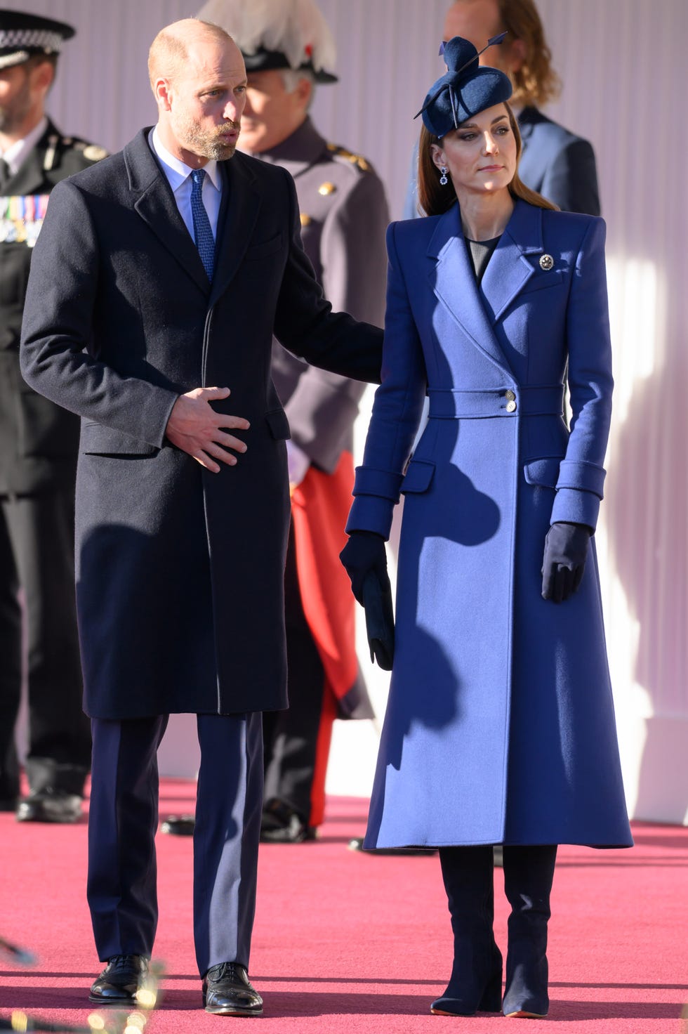 Királyi kék köpenyben nézi a rögbimeccset Katalin hercegné!