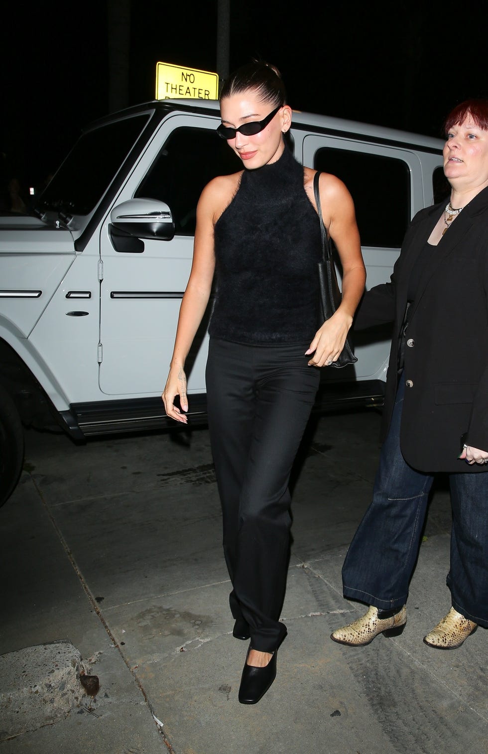 Minimalizmus egyedi csavarral Hailey Bieber-től!