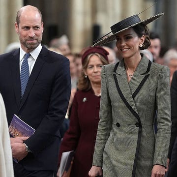 Minimalizmus egyedi csavarral Hailey Bieber-től!