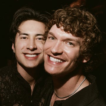 Bella Hadid vintage Alaïa bőrdzseki leopárdmintával!