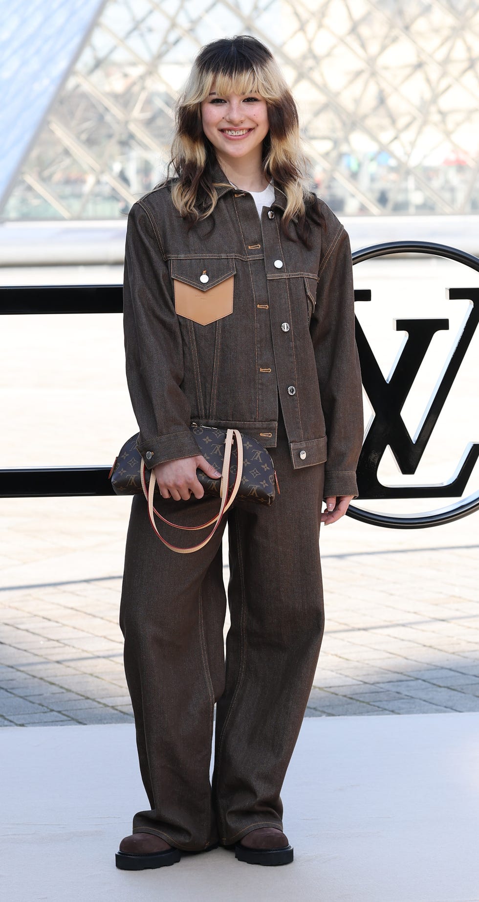 Alysa Liu: Csíkos sztár a Louis Vuitton Párizsi Show-ján!