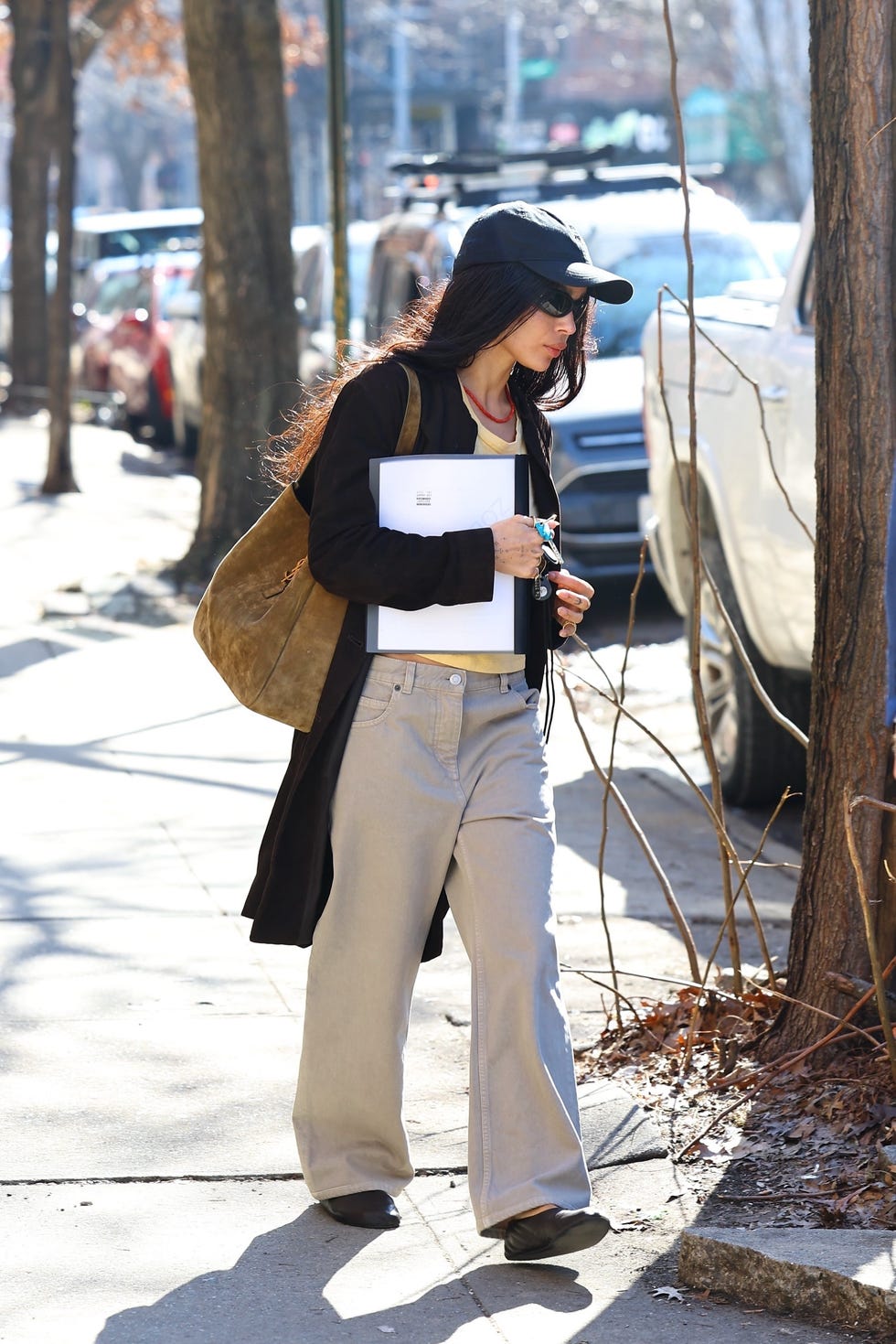 Kravitz tavaszi stílusa: ez a tökéletes nubuk táska!