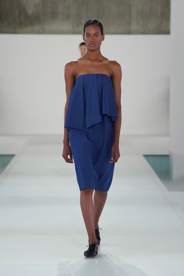 Cos tavaszi bemutatója: frissítsd a gardróbodat!