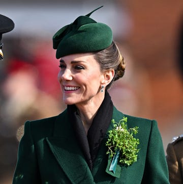 Taylor Swift aranyban ragyogva lopózik Beyoncé Oscar bulijára!