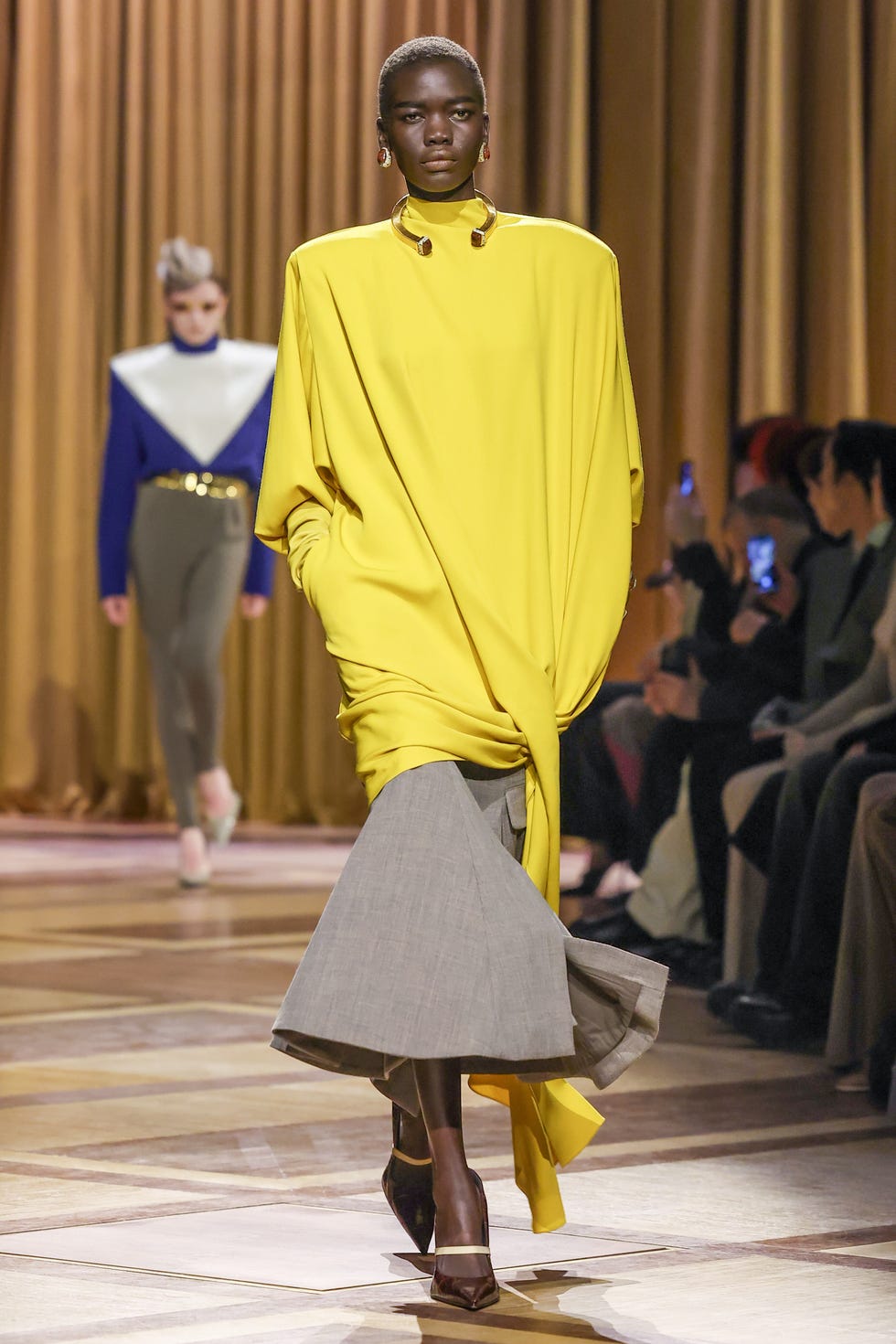 Fenty Beauty: Rihanna Mumbai-ban ünnepel sárga és fekete stílusban!