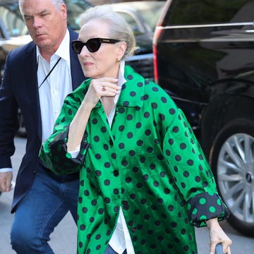 Natalie Portman: 70-es évekbeli Hermès Köpeny a Maternity Stílusban!