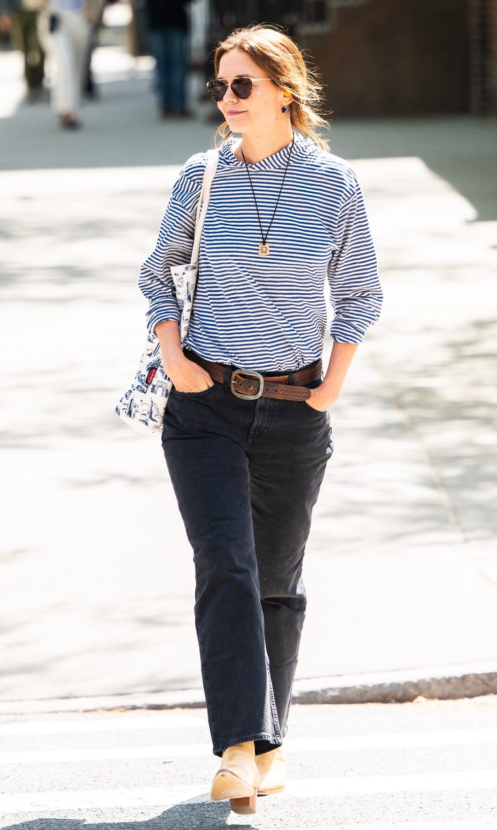 Sailor csíkok és béke jel: Katie Holmes tavaszi stílusa!