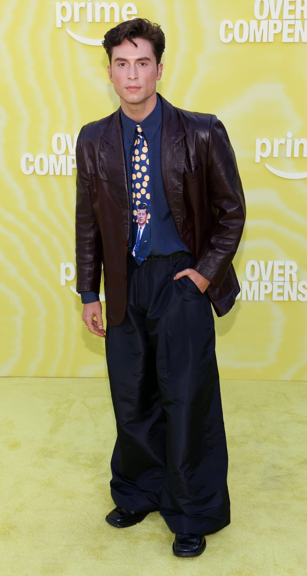 Benito Skinner megállíthatatlanul vásárol Dario Vitale Versace-ját!