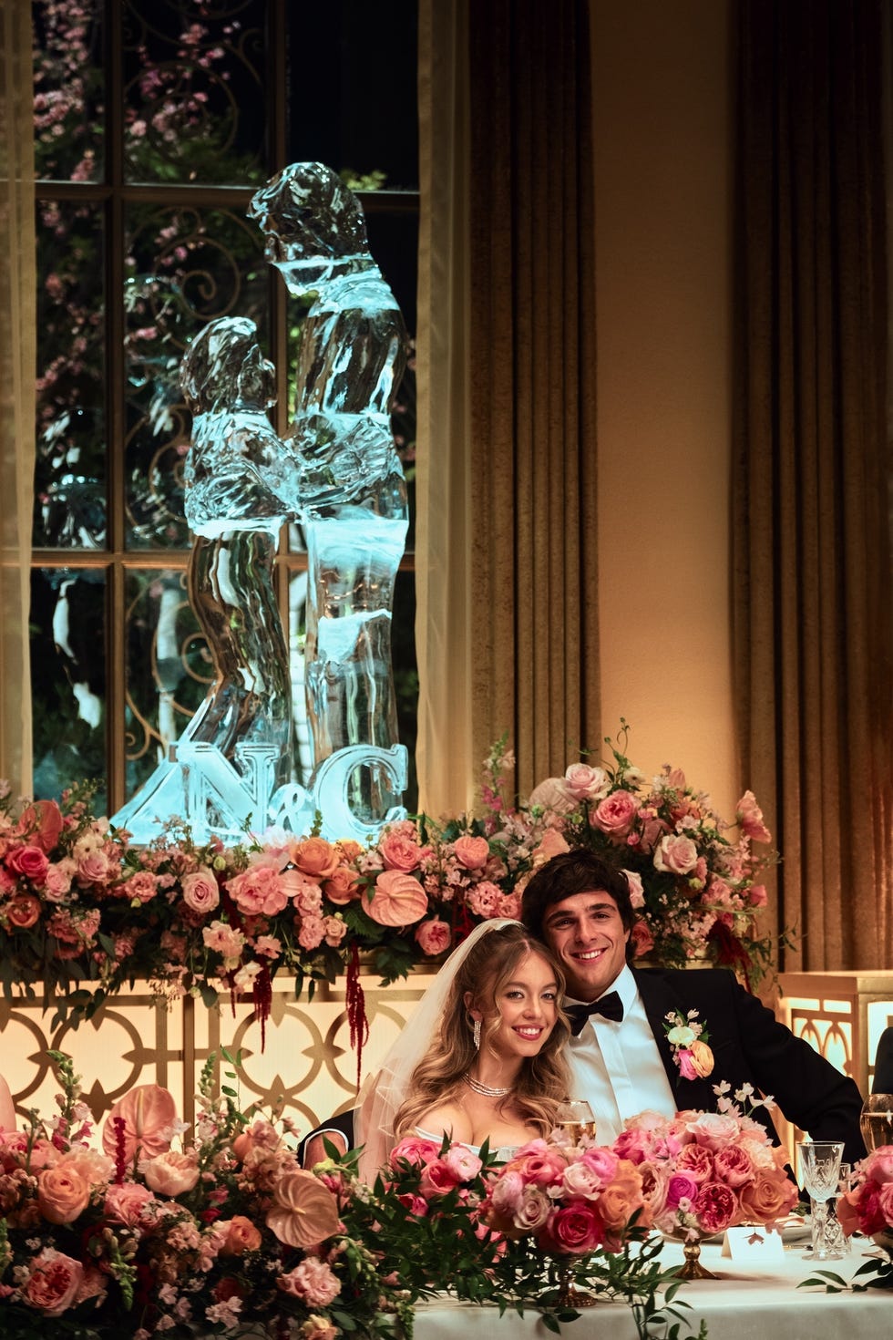 Erőszak uralja a véres eufória színpadát!