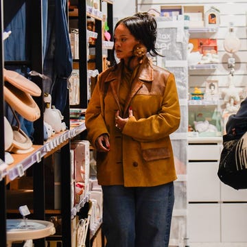 Anne Hathaway lenyűgözően csillog a Nagy Almában!