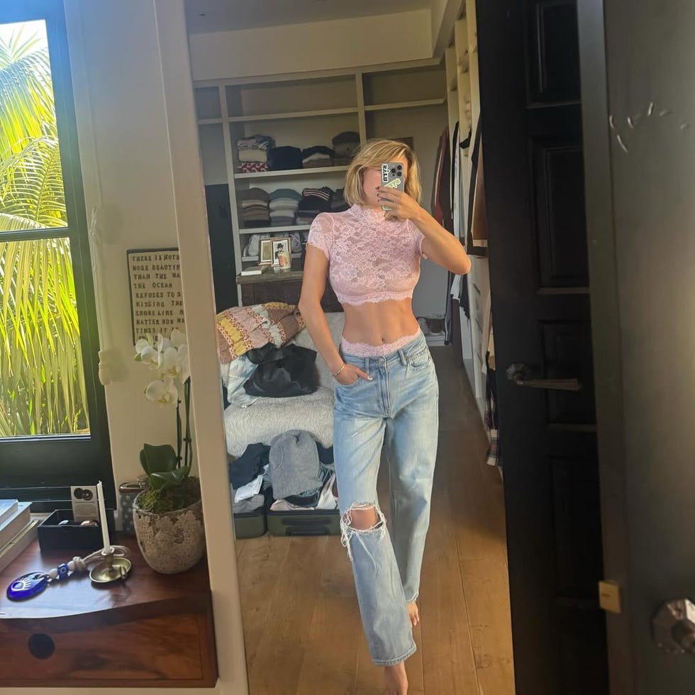 Syrn: Sydney Sweeney csipkés felsője, a stílus új titkai!