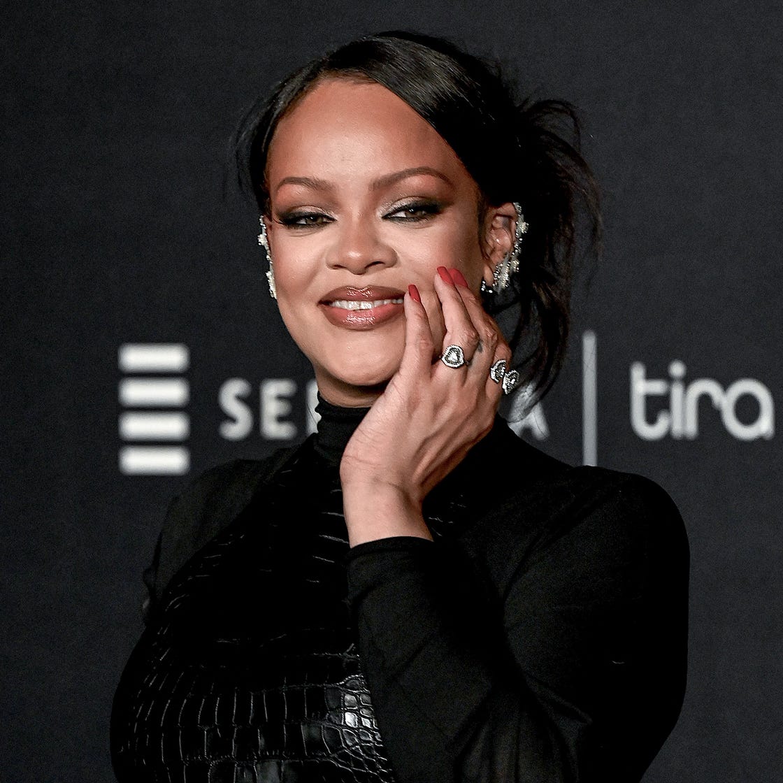 Fenty Beauty: Rihanna Mumbai-ban ünnepel sárga és fekete stílusban!