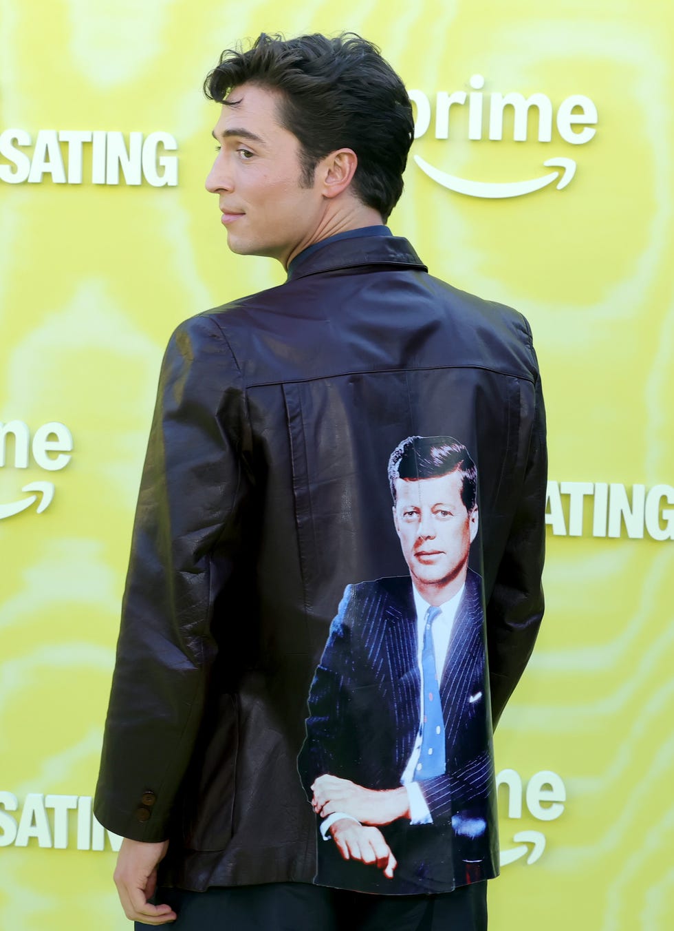 Benito Skinner megállíthatatlanul vásárol Dario Vitale Versace-ját!