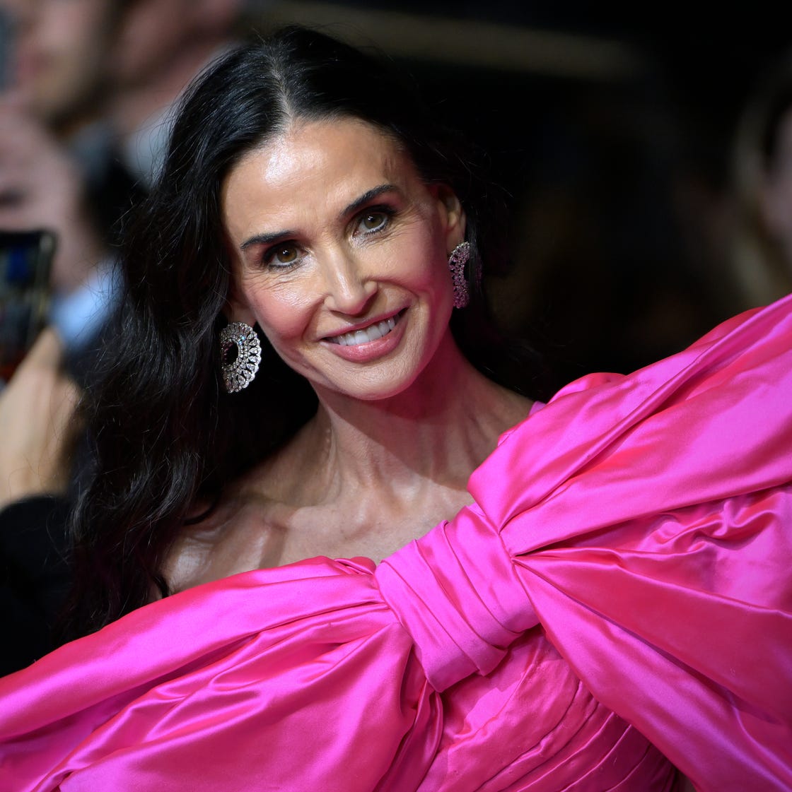 Demi Moore forró rózsaszín ruhája: Extrém elegancia!