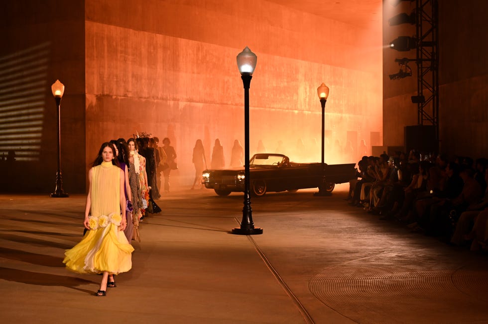 Hollywood ragyogása találkozik a párizsi művészettel a Dior Cruise 2027-en
