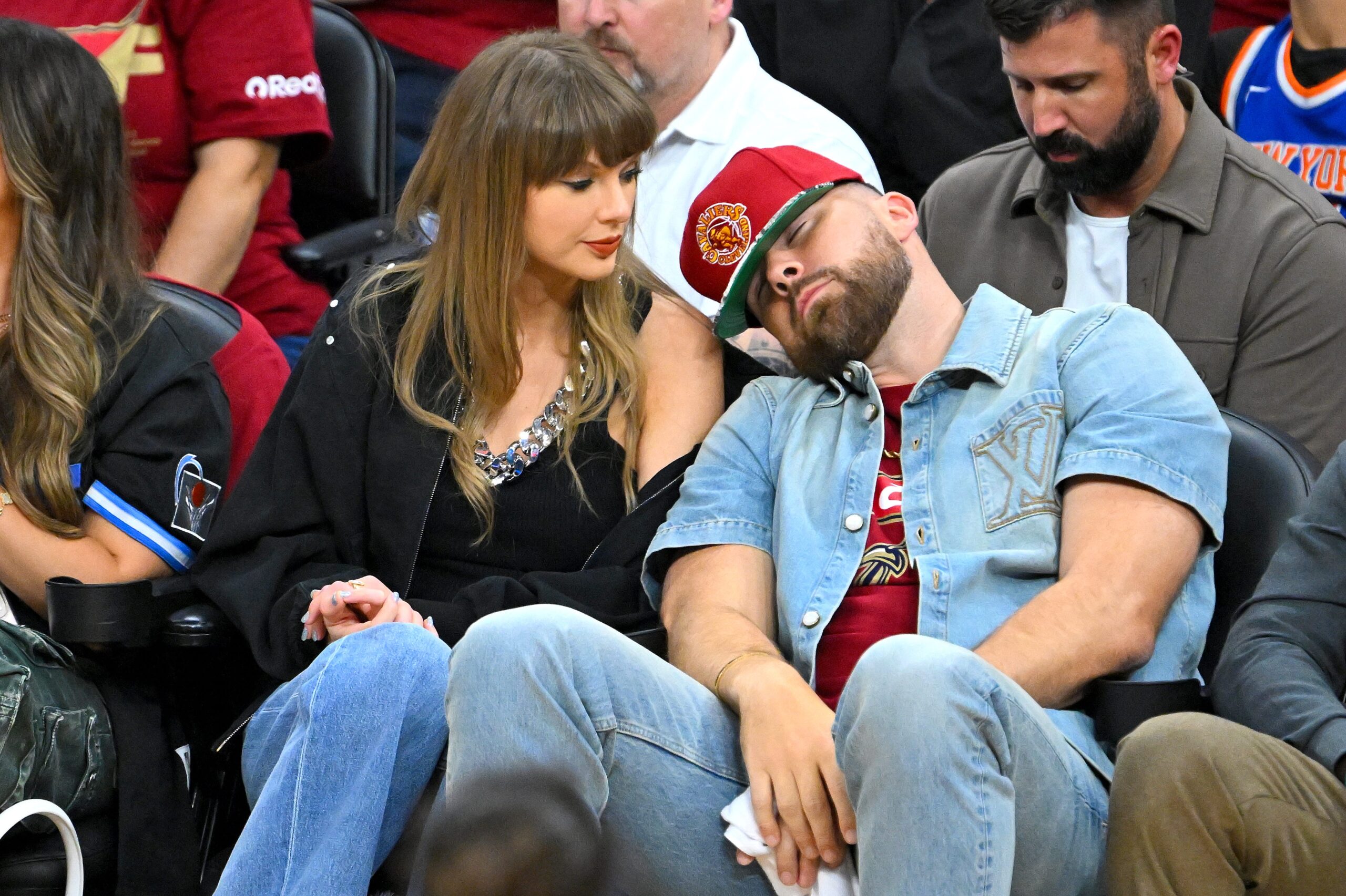 Taylor Swift és Travis Kelce: Minden pálya melletti fotó!