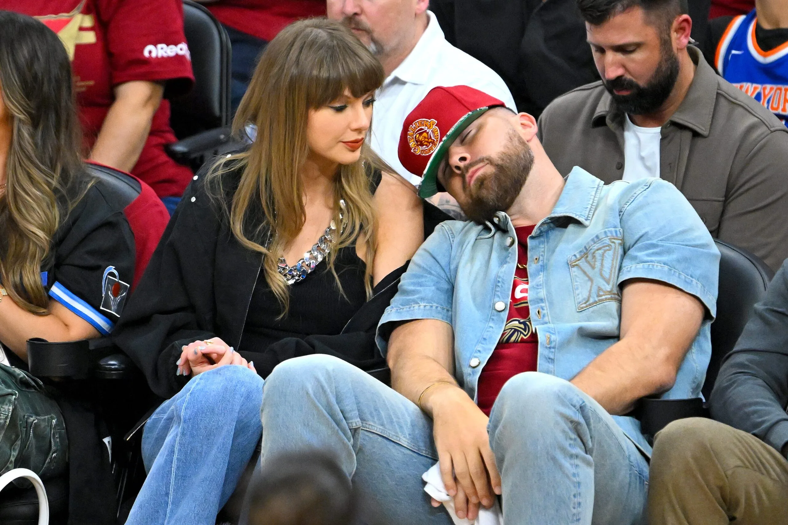 Taylor Swift és Travis Kelce: Minden pálya melletti fotó!
